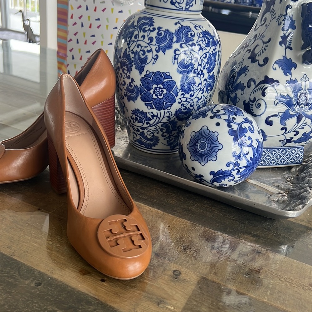 Like new Tory Burch - Picture 2 of 5